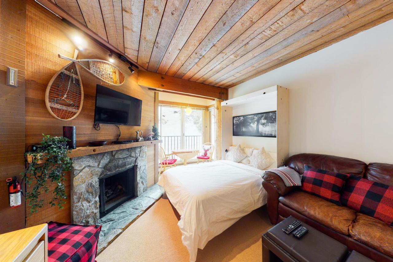 Moguls 813 Hotel Big White Ski Resort ภายนอก รูปภาพ
