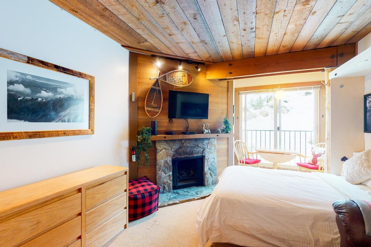 Moguls 813 Hotel Big White Ski Resort ภายนอก รูปภาพ