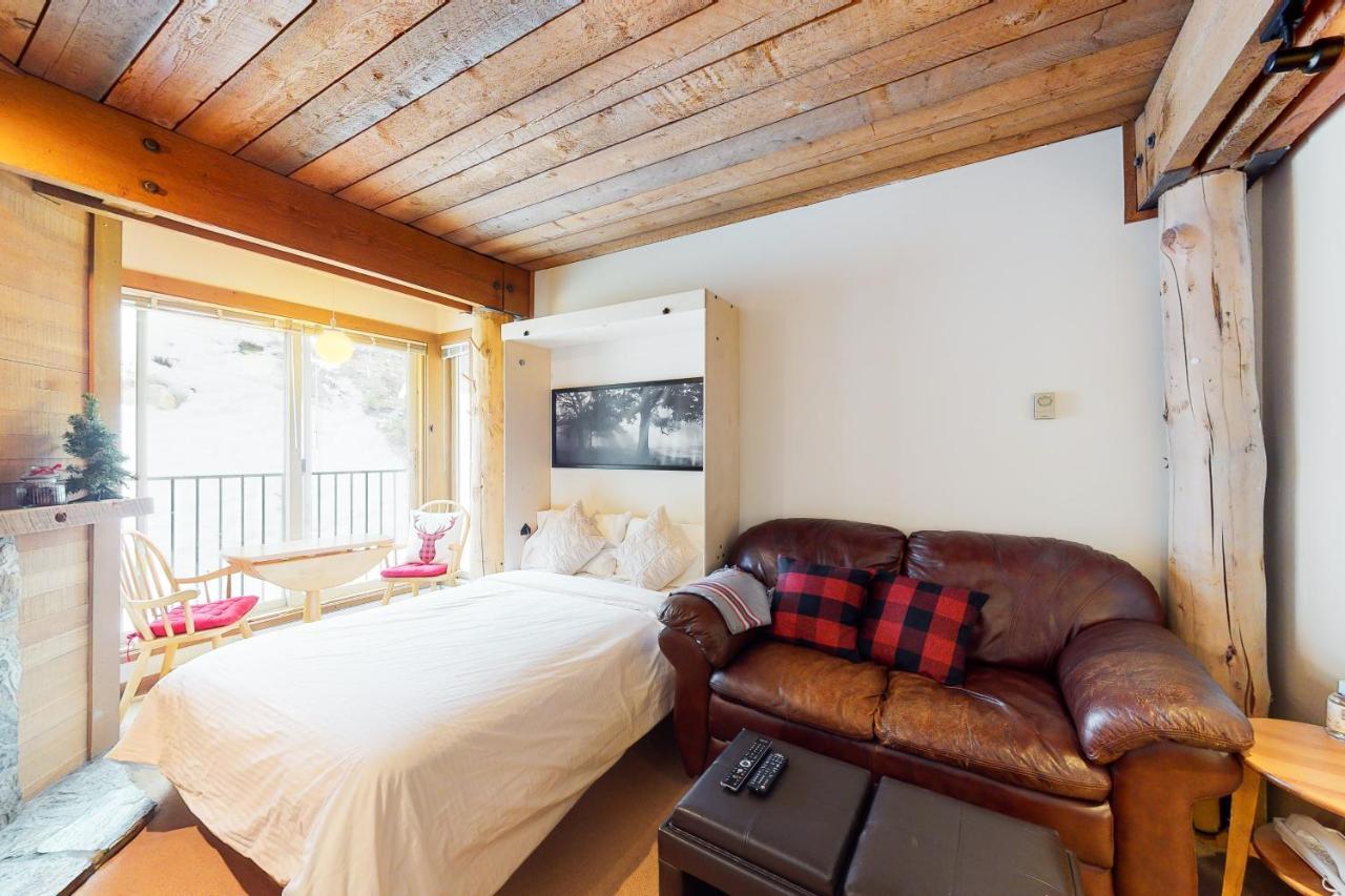 Moguls 813 Hotel Big White Ski Resort ภายนอก รูปภาพ