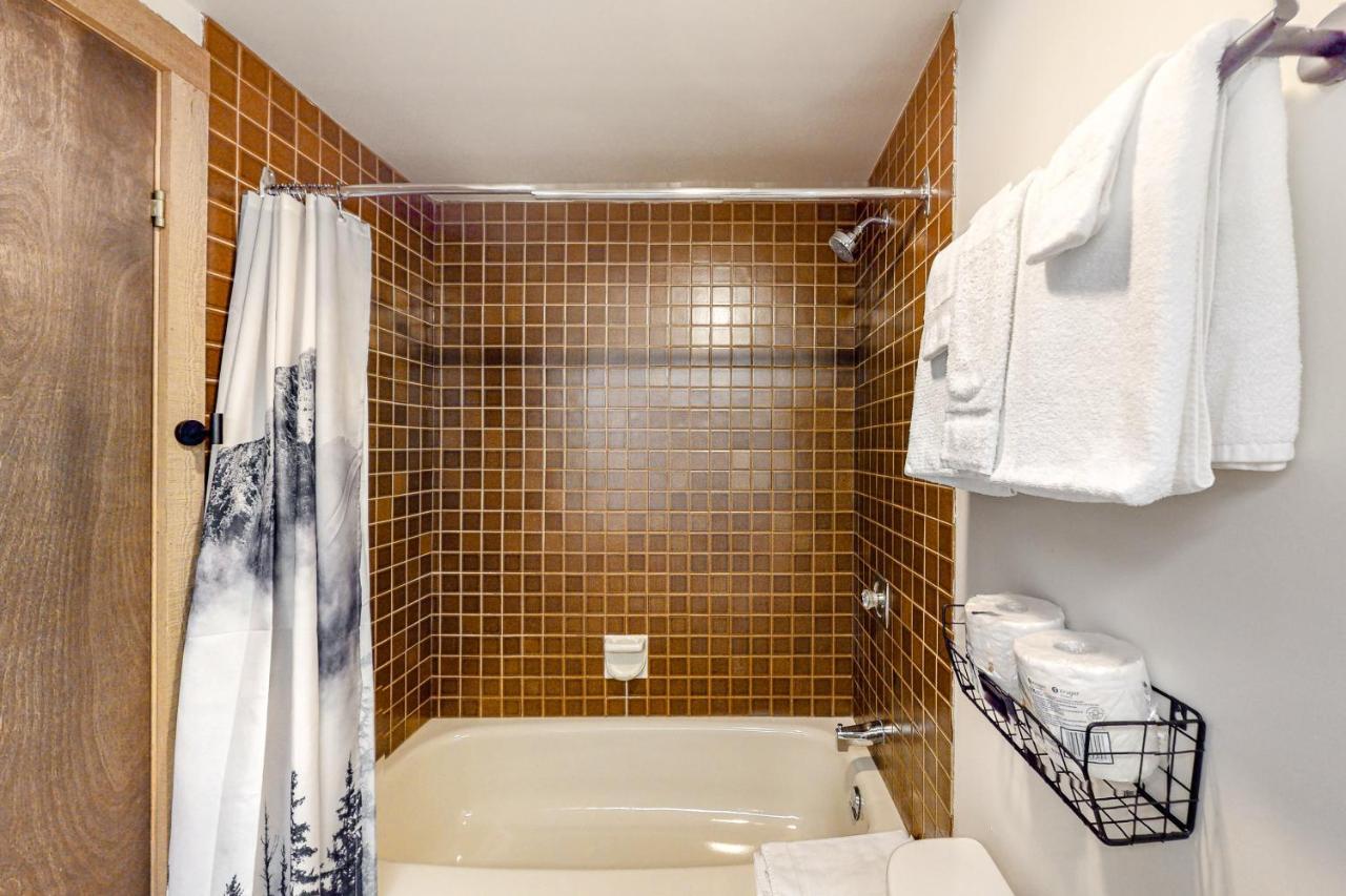 Moguls 813 Hotel Big White Ski Resort ภายนอก รูปภาพ